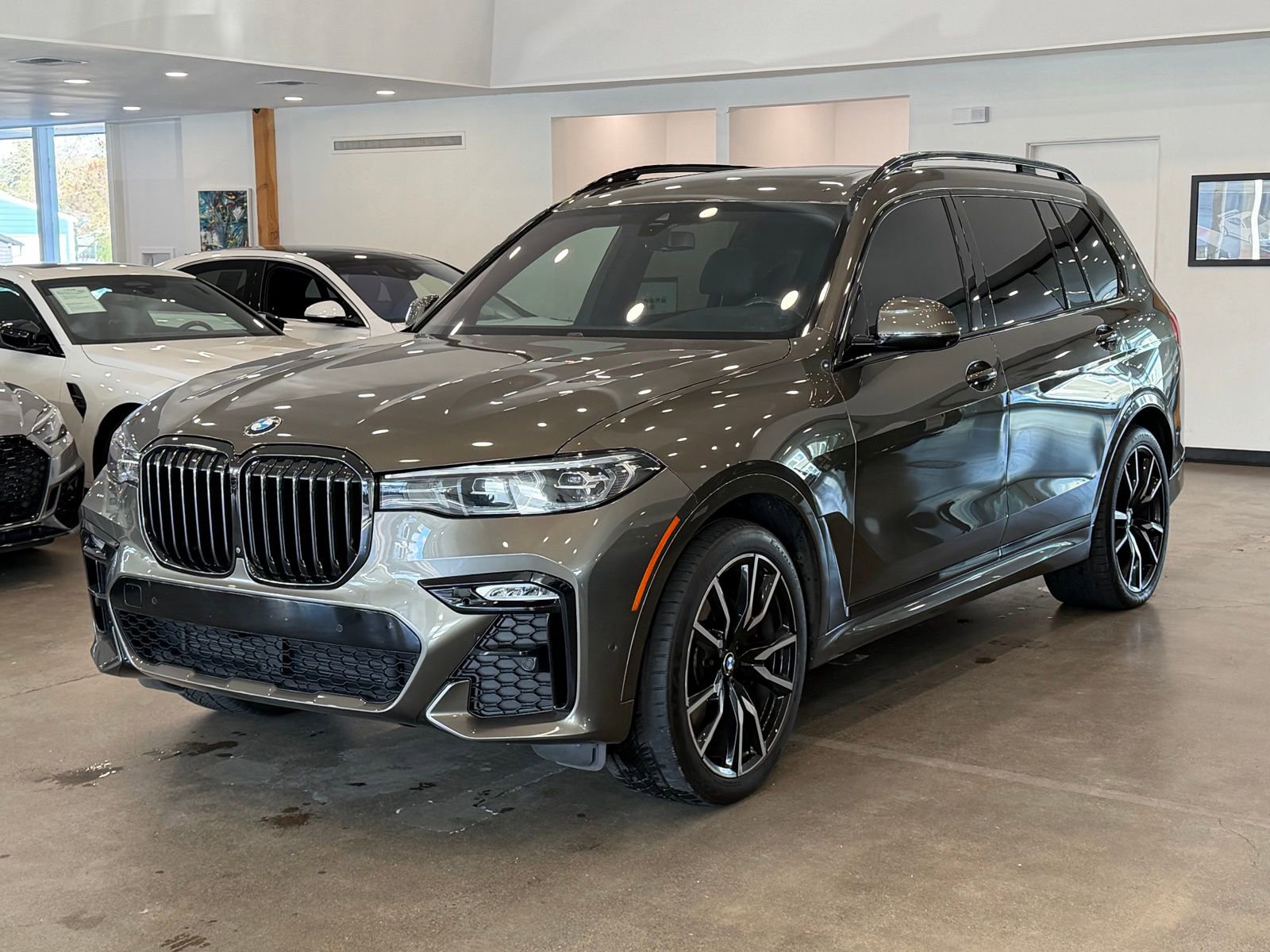 Used 2022 BMW X7 xDrive40i w/ M Sport Package image 1