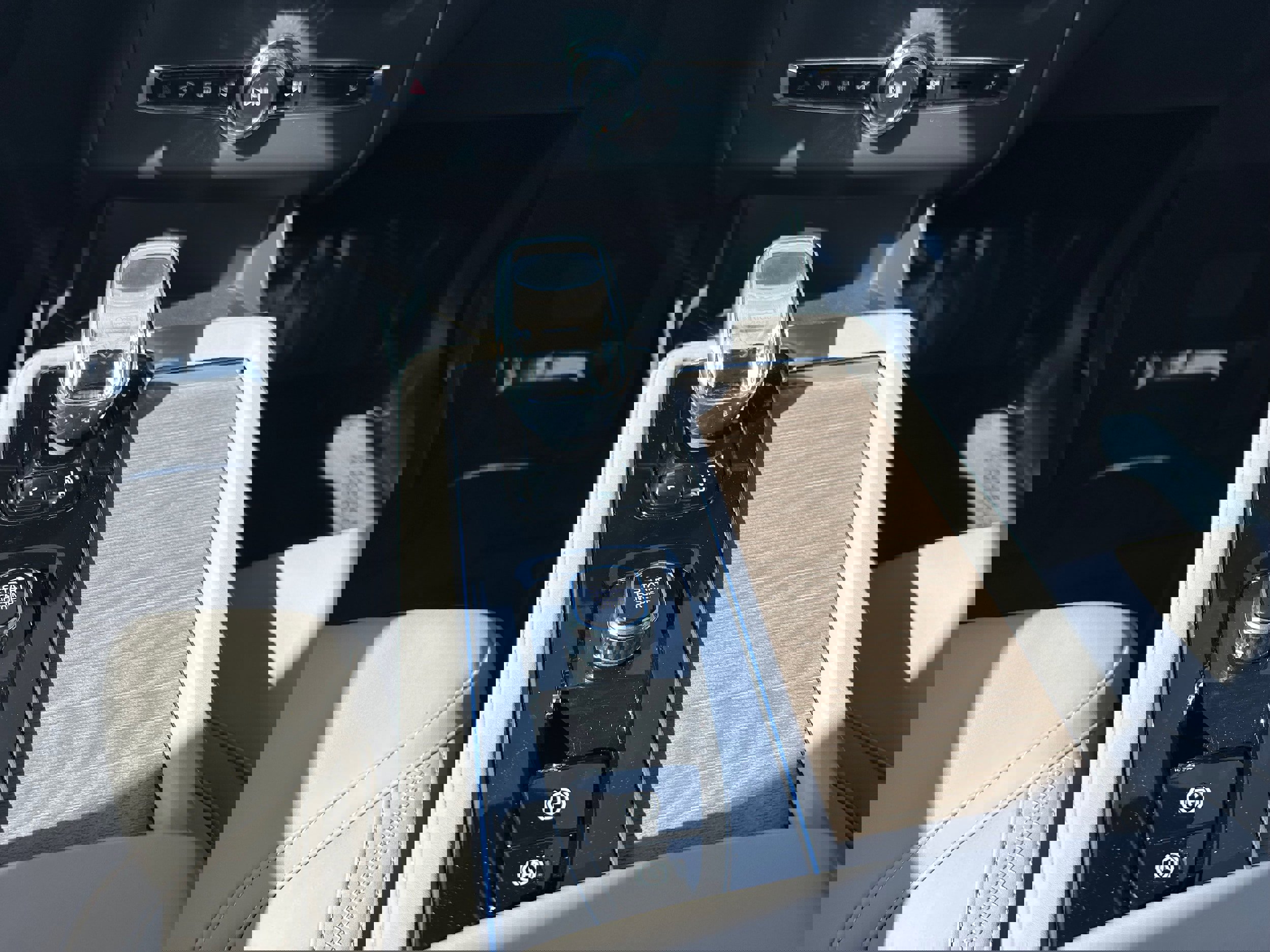 New 2026 Volvo XC90 B6 Plus w/ Protection Package Premier image 13