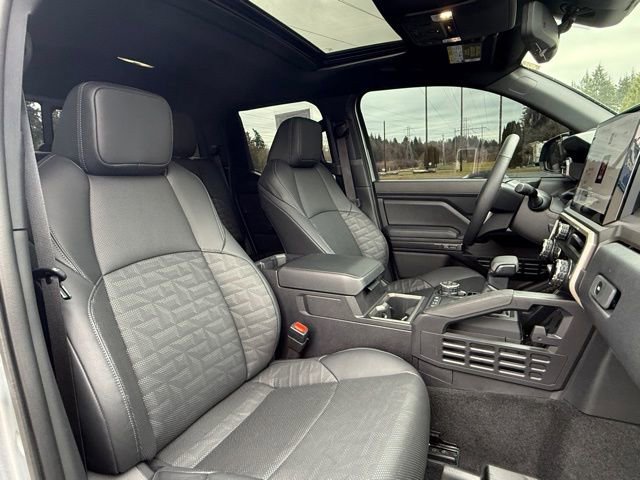 Used 2024 Toyota Tacoma TRD Off-Road w/ TRD Off Road Premium Package AWD/4WD image 31