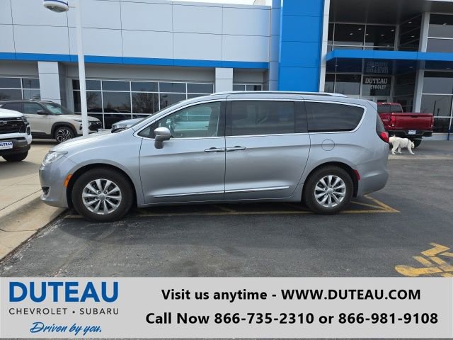 Used 2018 Chrysler Pacifica Touring-L image 1