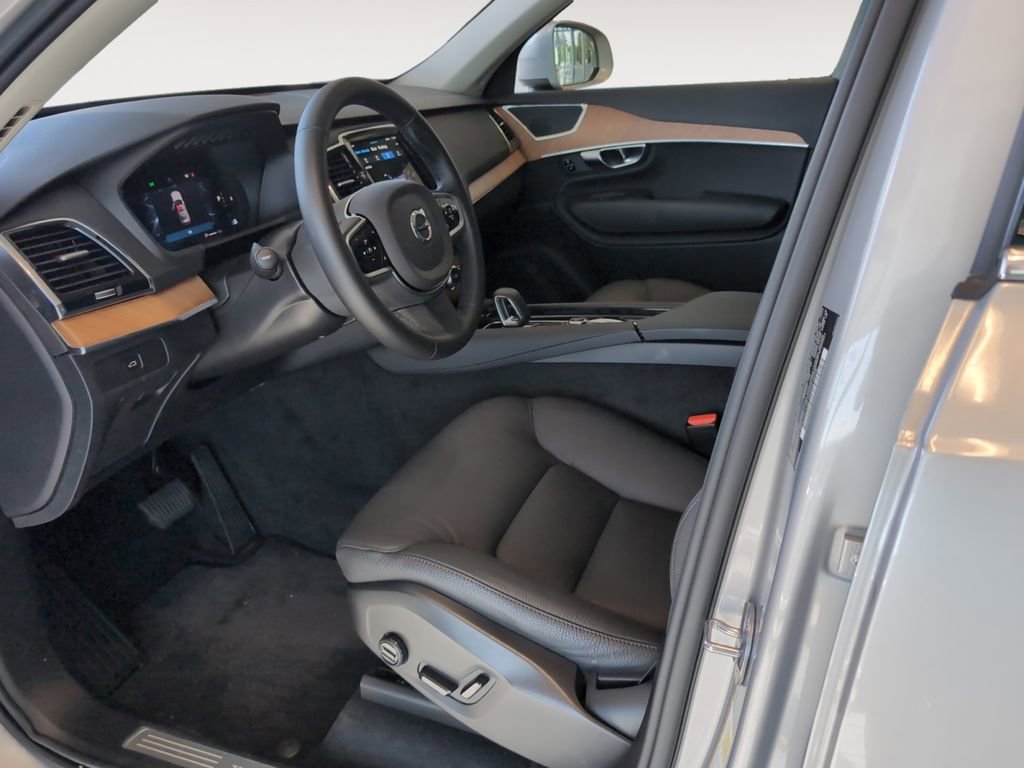 Used 2025 Volvo XC90 B6 Plus image 9
