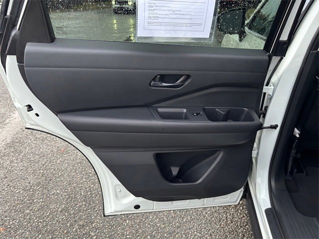 Used 2024 Nissan Pathfinder SV image 24