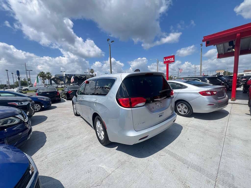 Used 2023 Chrysler Voyager LX FWD image 11