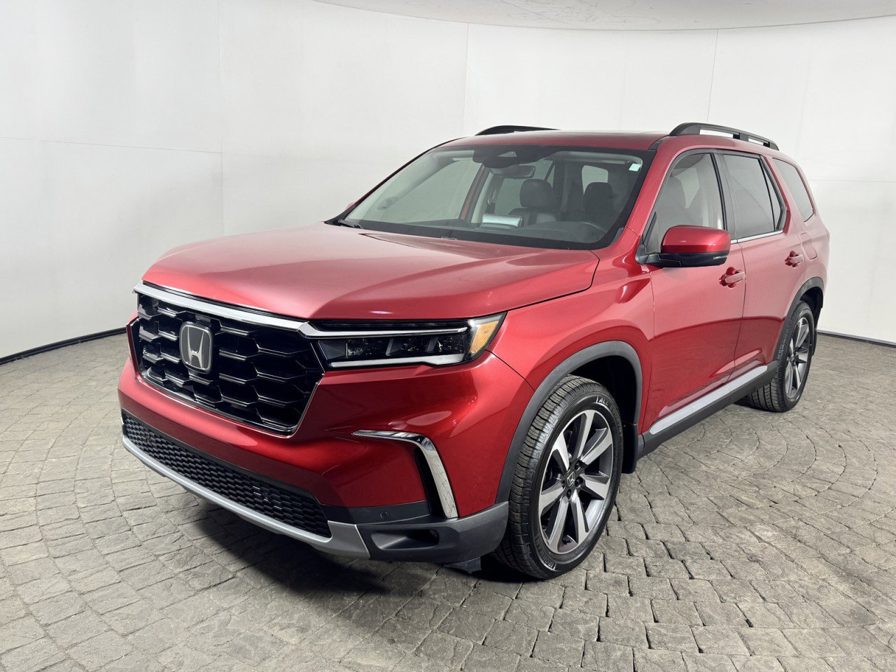 Used 2023 Honda Pilot Touring image 3