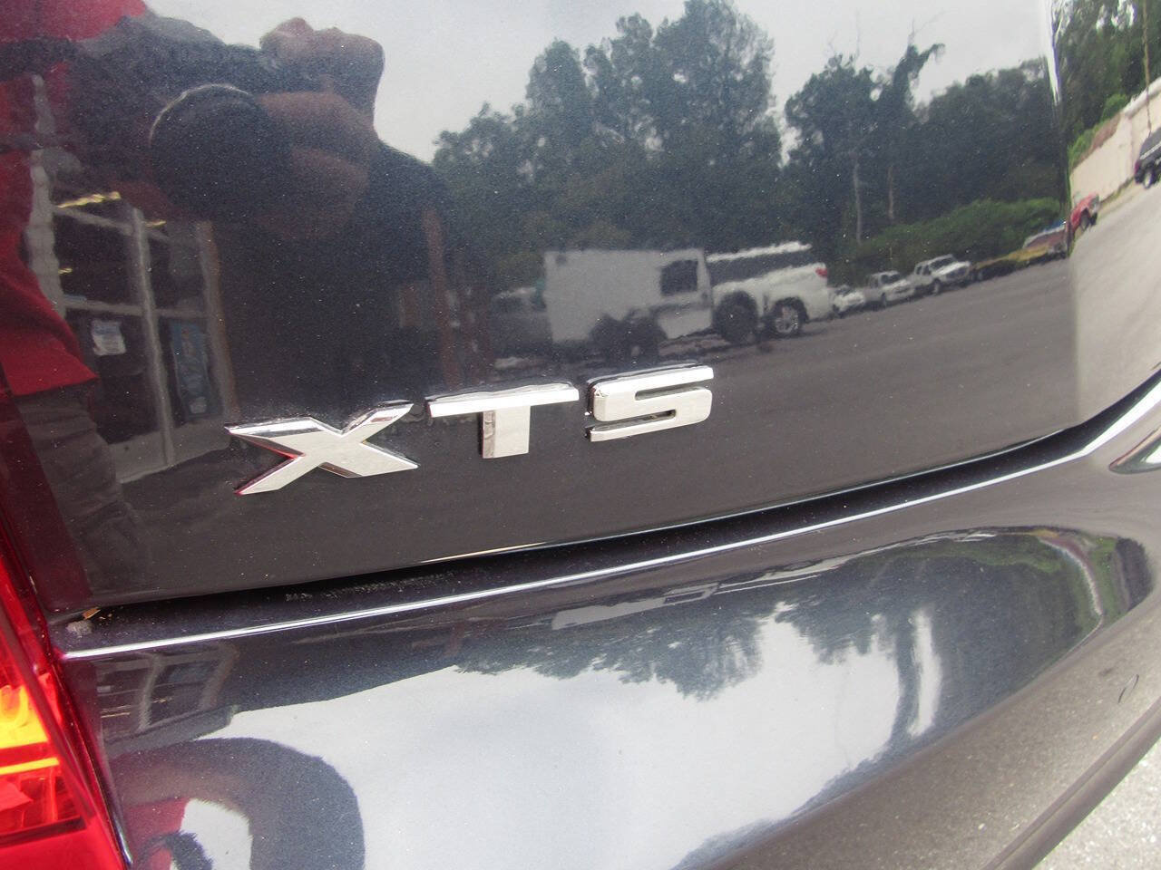 Used 2013 Cadillac XTS Luxury w/ Driver Awareness Package FWD image 16