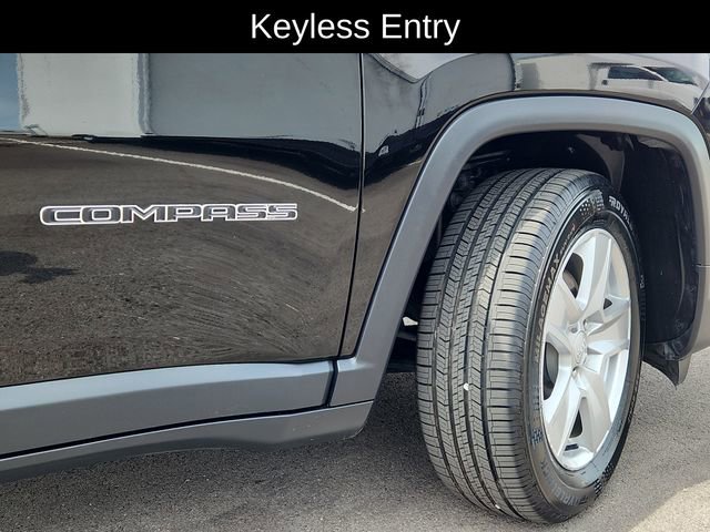 Used 2022 Jeep Compass Latitude FWD image 16