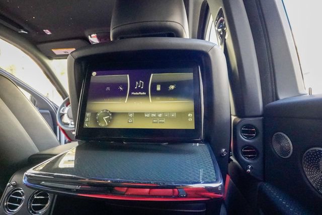 Used 2023 Rolls-Royce Cullinan Black Badge w/ Driver's Package image 78