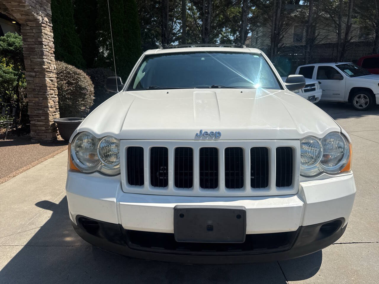 Used 2010 Jeep Grand Cherokee Laredo AWD/4WD image 6
