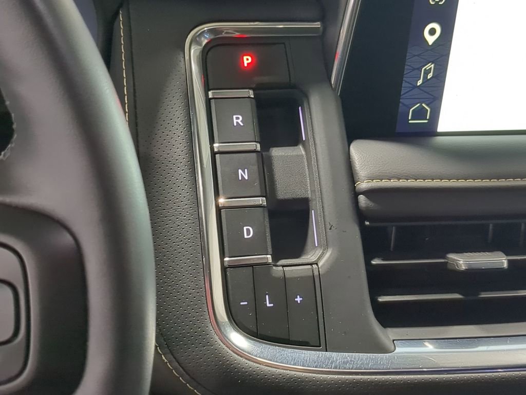 Used 2023 GMC Yukon SLT w/ SLT Premium Package image 31