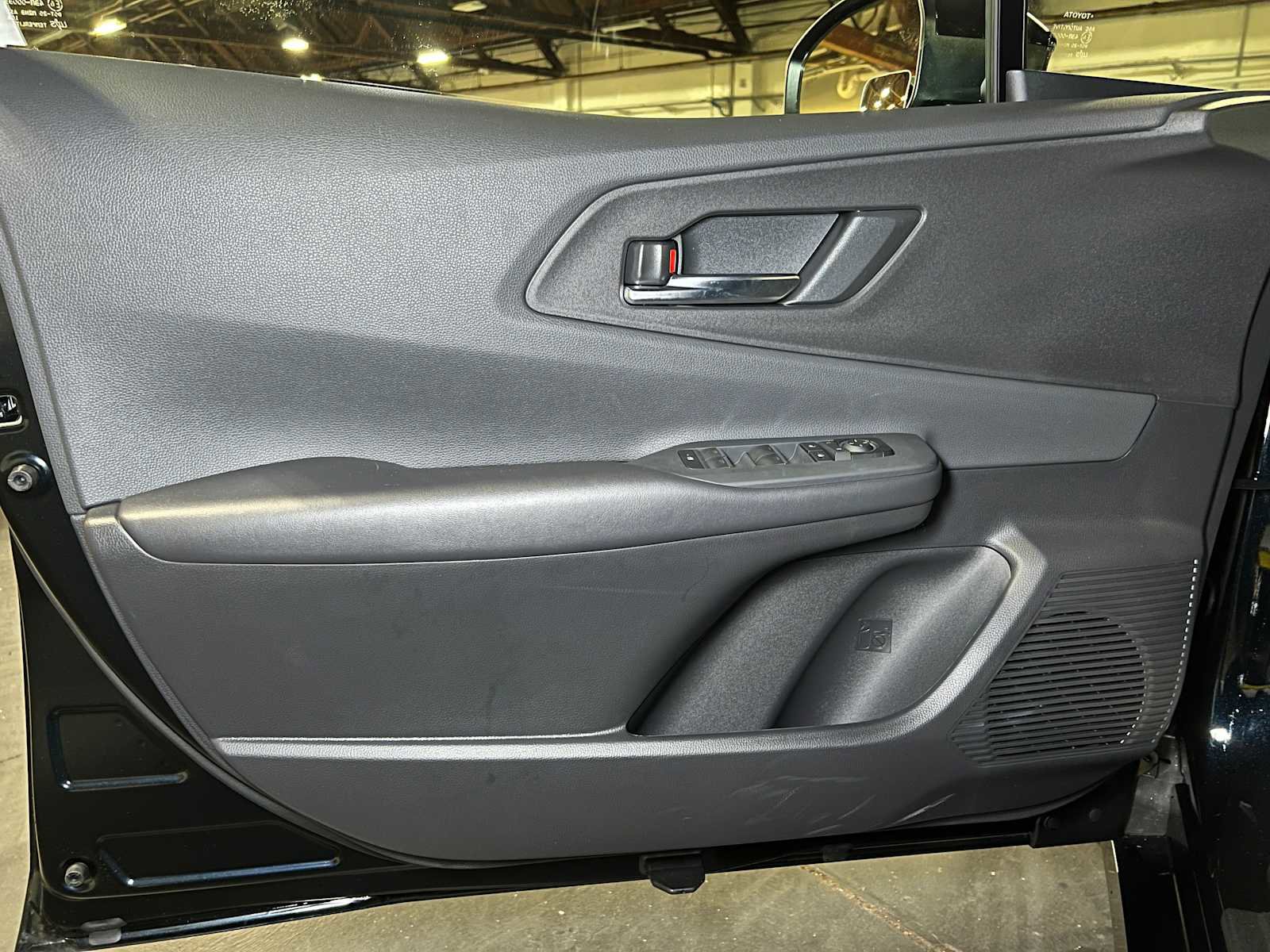 Used 2025 Toyota Prius AWD image 17