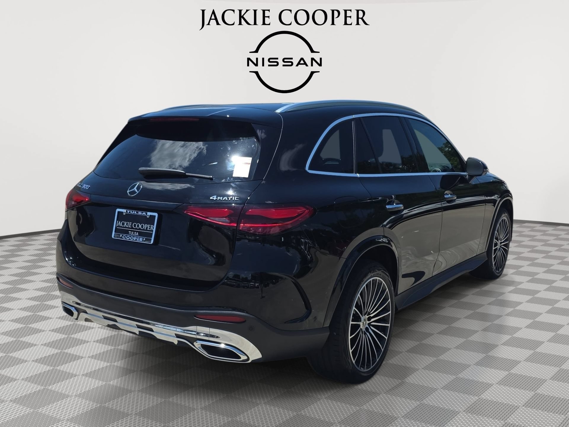 Certified 2025 Mercedes-Benz GLC 300 4MATIC image 5