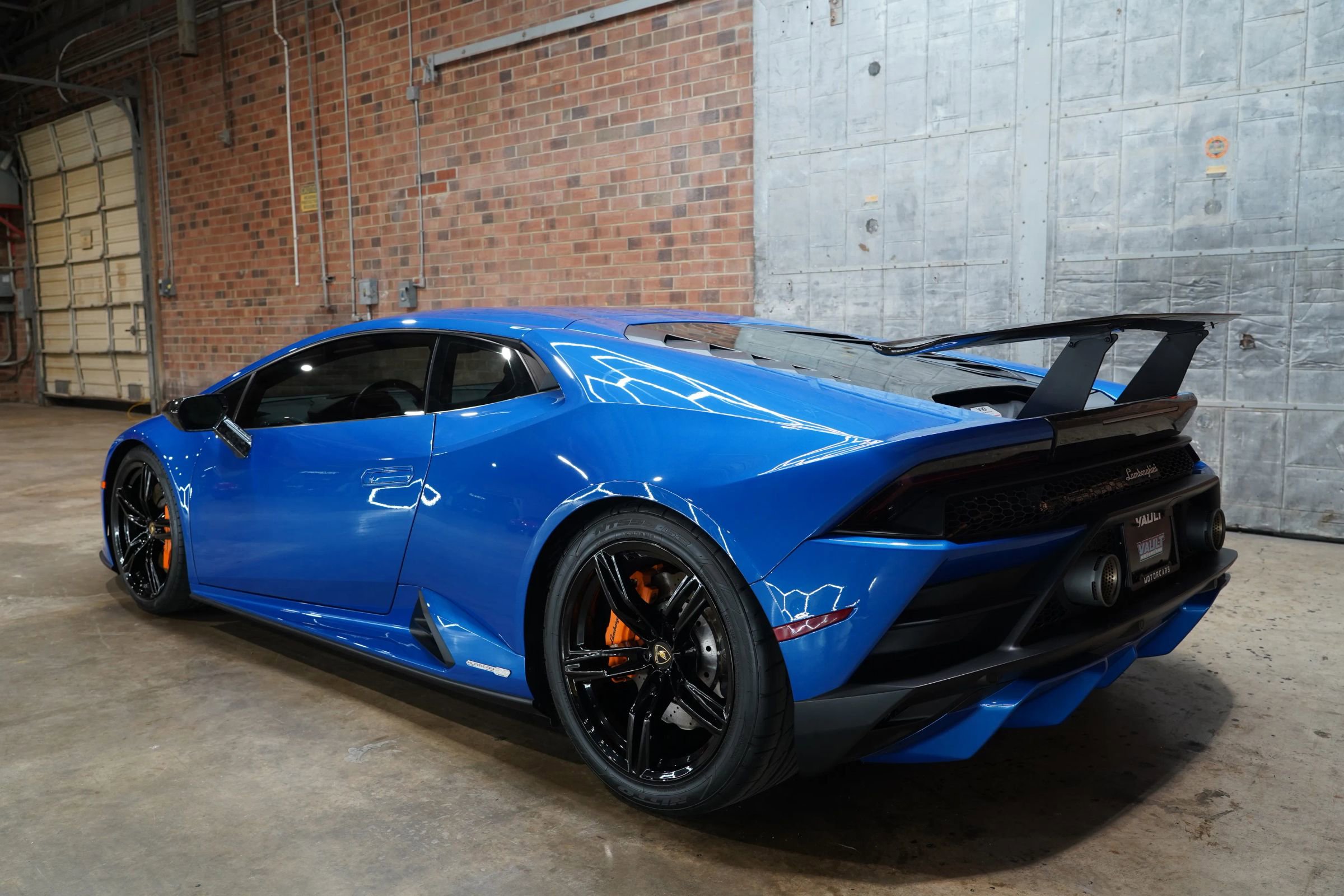 Used 2020 Lamborghini Huracan EVO image 13