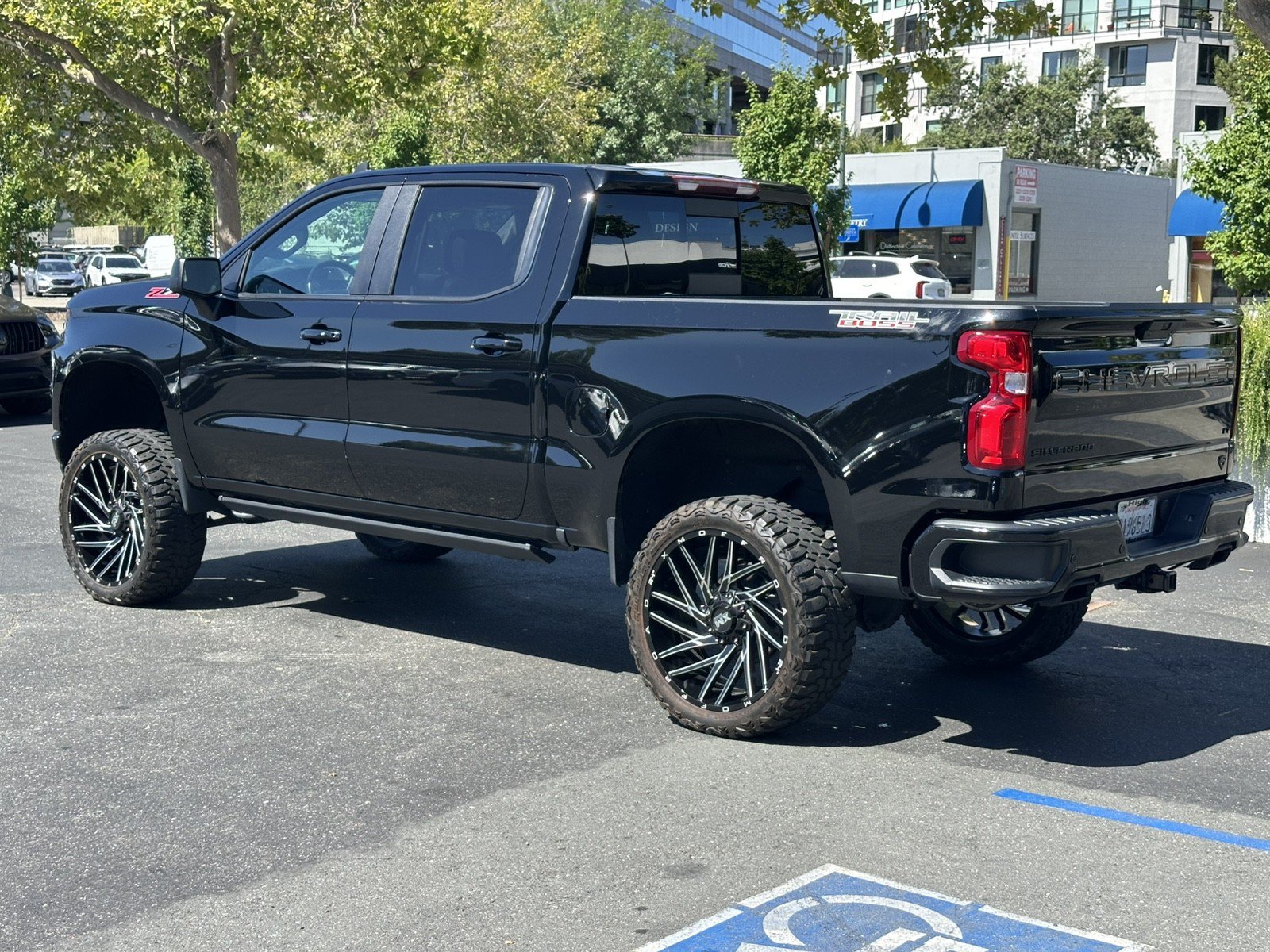 Used 2022 Chevrolet Silverado 1500 LT Trail Boss w/ LT Trail Boss Premium Package AWD/4WD image 12