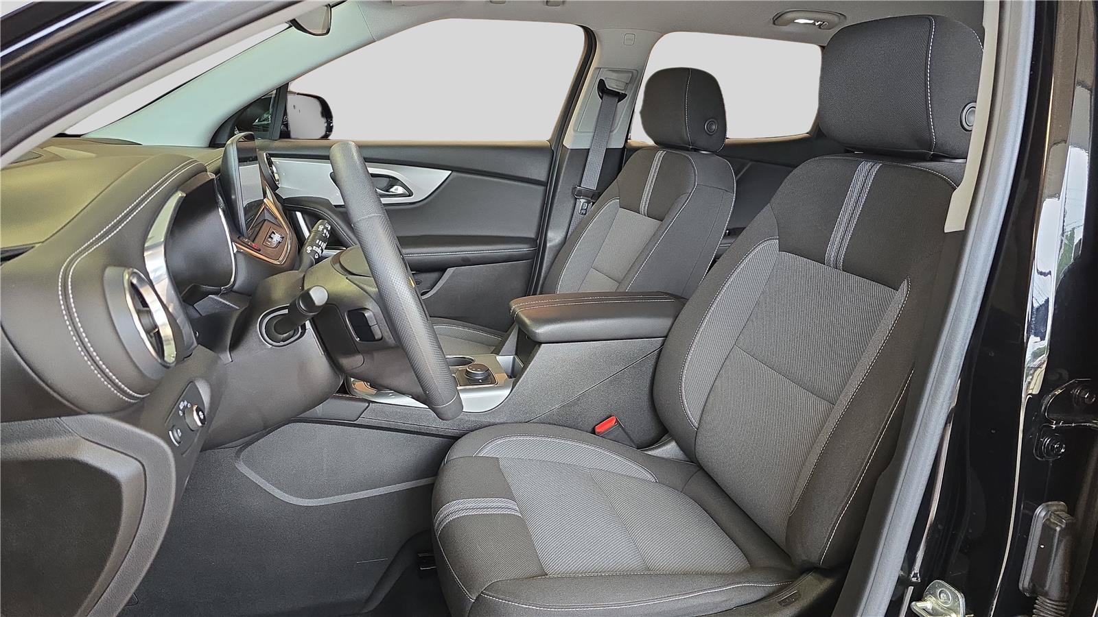 Used 2023 Chevrolet Blazer LT FWD image 11