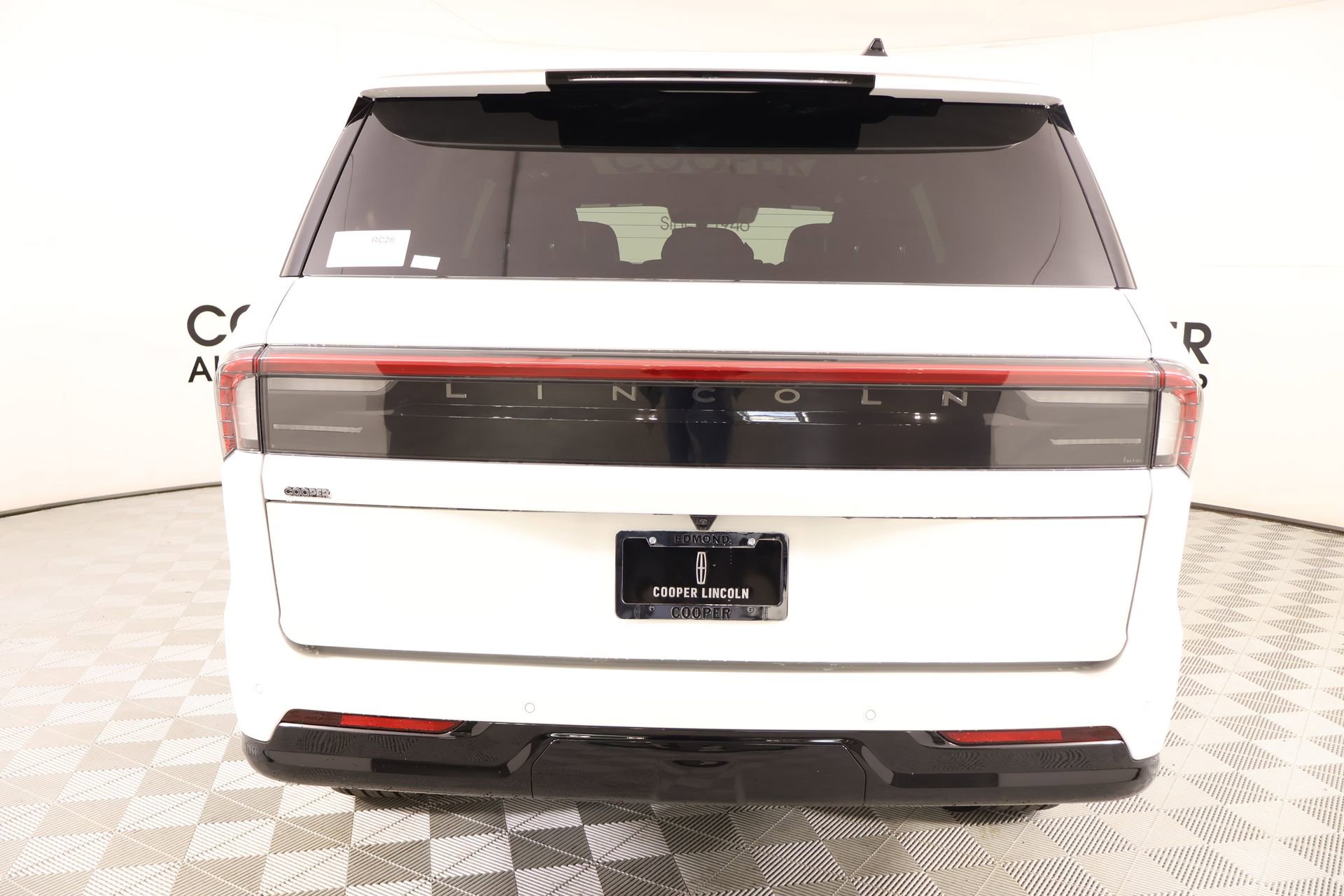 New 2026 Lincoln Navigator Reserve w/ Jet Appearance Package image 23