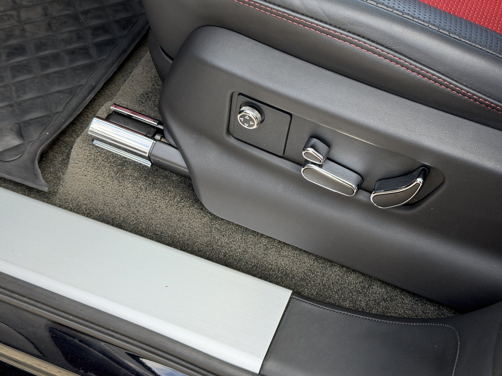Certified 2023 Bentley Bentayga AWD/4WD image 17
