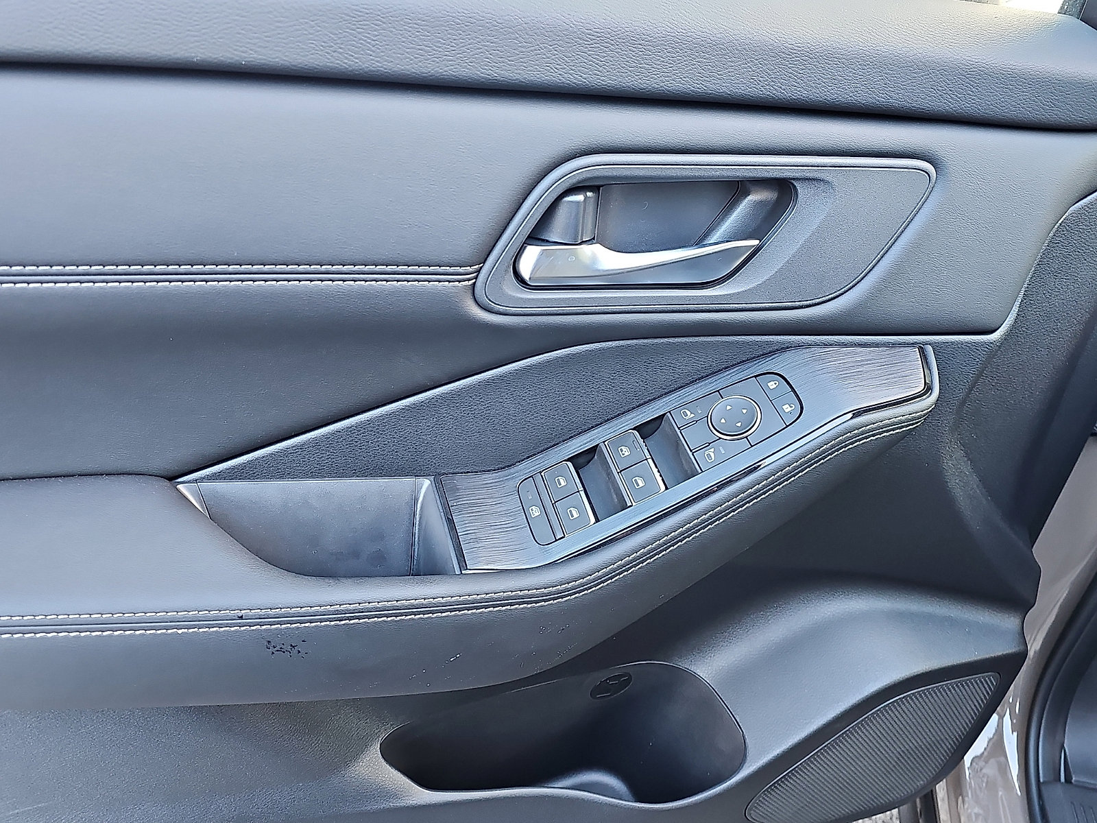 Certified 2025 Nissan Rogue SL image 13