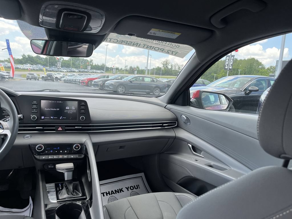 Used 2023 Hyundai Elantra Blue FWD image 11