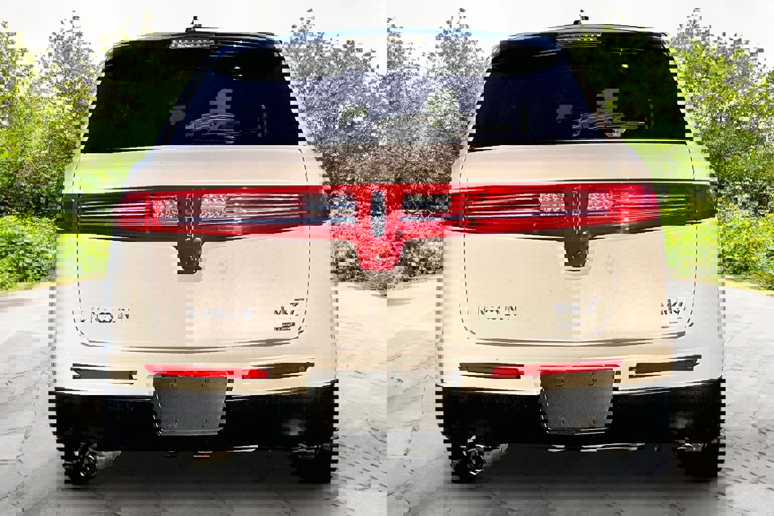 Used 2013 Lincoln MKT AWD image 4