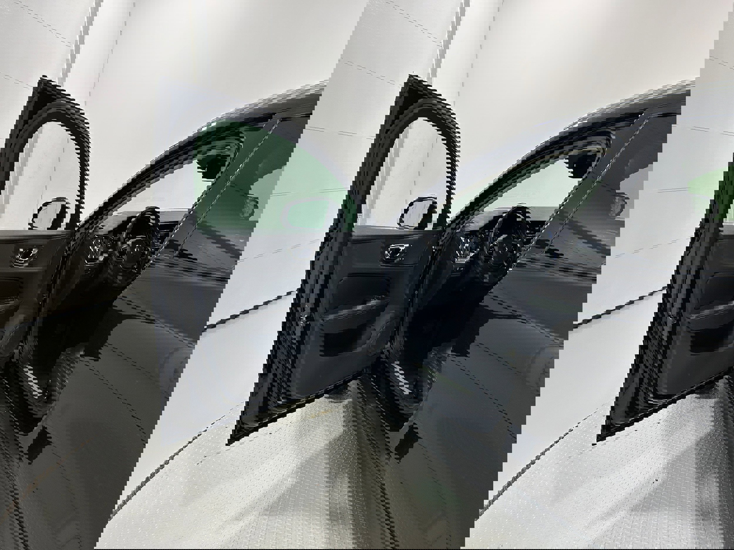 Used 2020 Volvo V60 T5 Cross Country w/ Protection Package Premier image 21