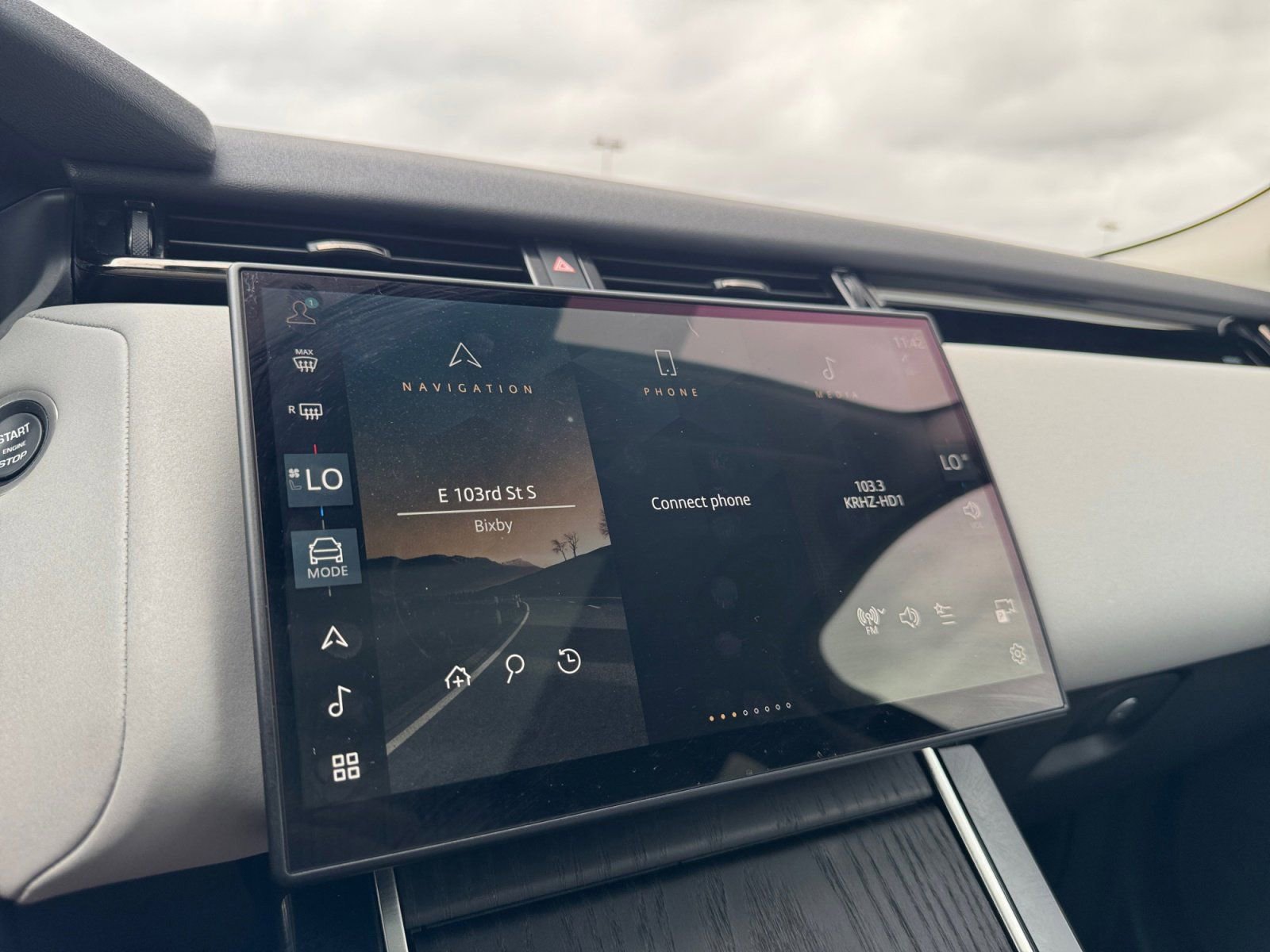 Used 2025 Land Rover Range Rover Velar S image 27