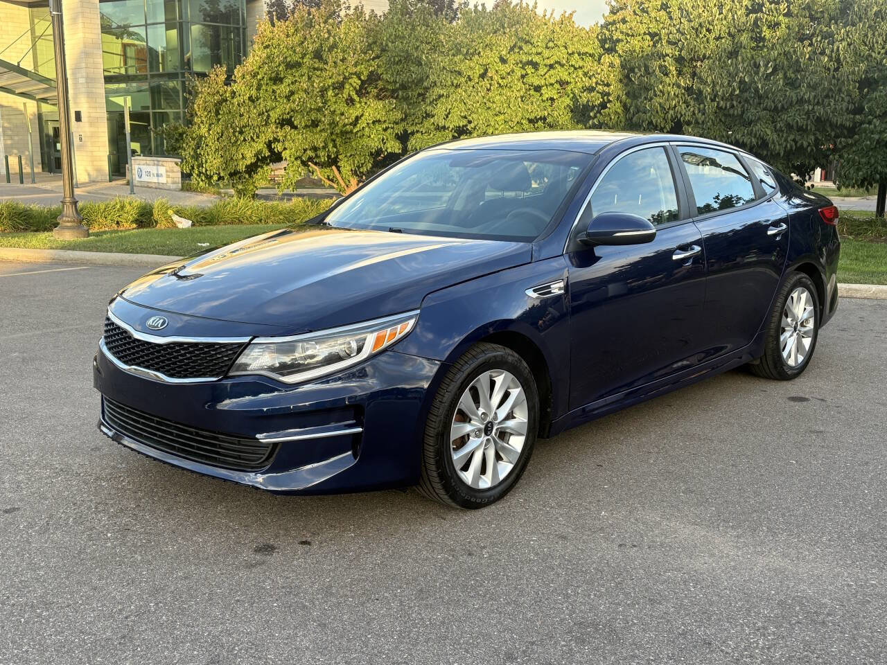 Used 2018 Kia Optima LX w/ 17" Alloy Wheels Package image 3