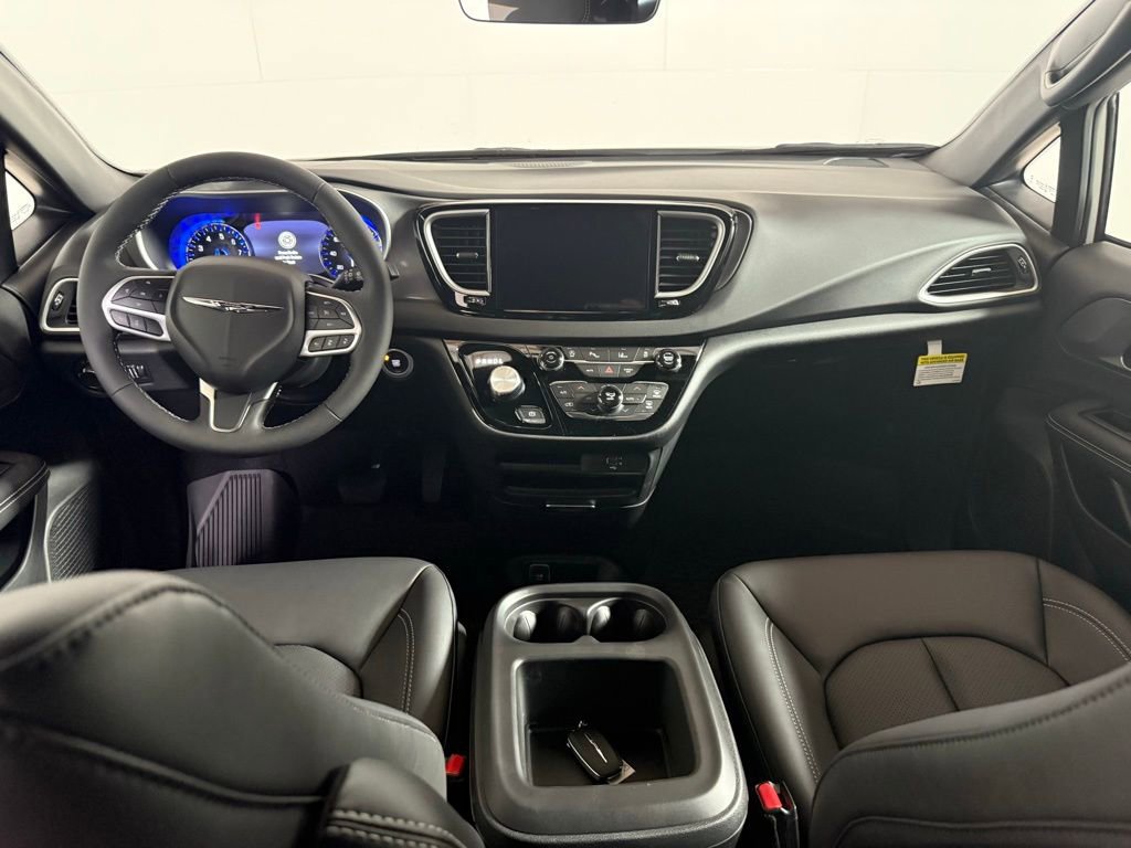 New 2026 Chrysler Voyager LX image 17