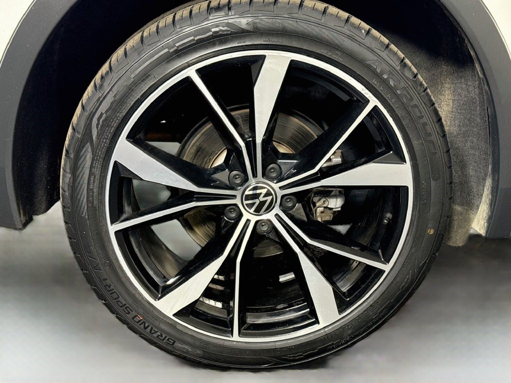 Used 2022 Volkswagen Tiguan SEL R-Line AWD/4WD image 32