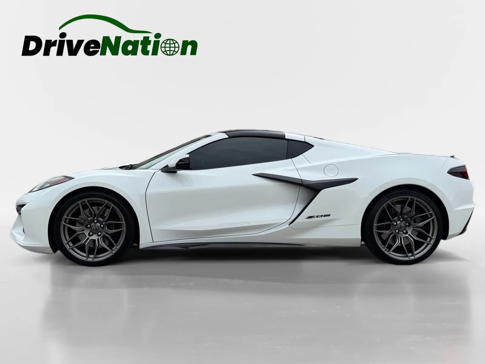 Used 2024 Chevrolet Corvette Z06 RWD image 8