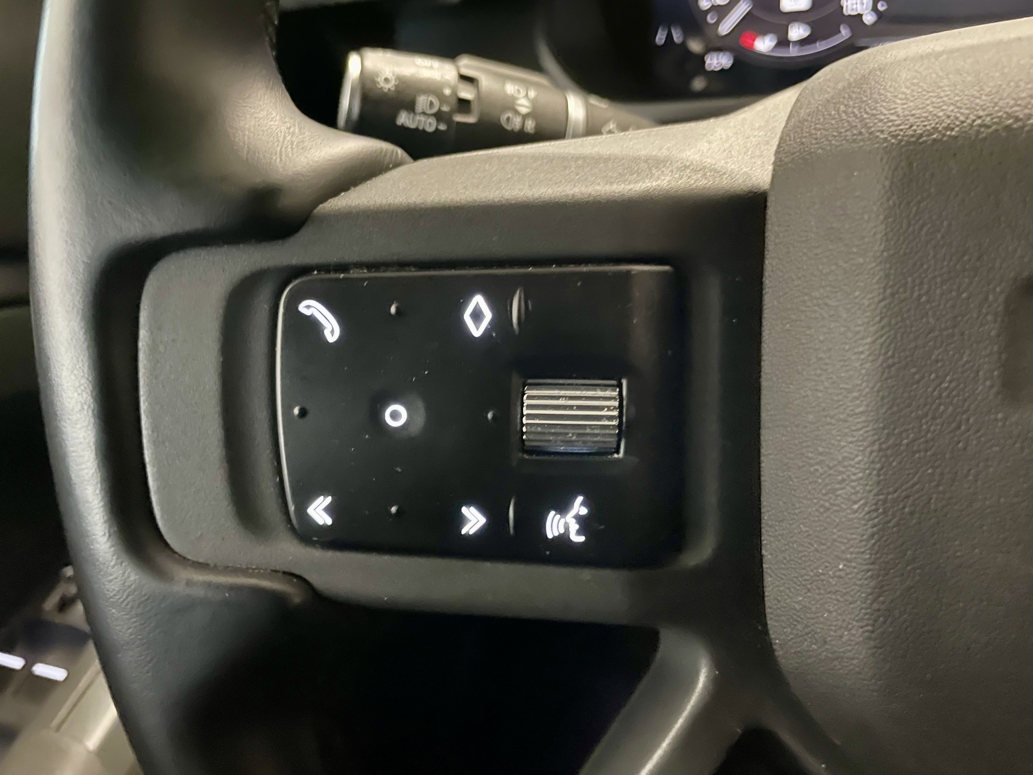 Certified 2023 Land Rover Defender 110 X-Dynamic SE image 23