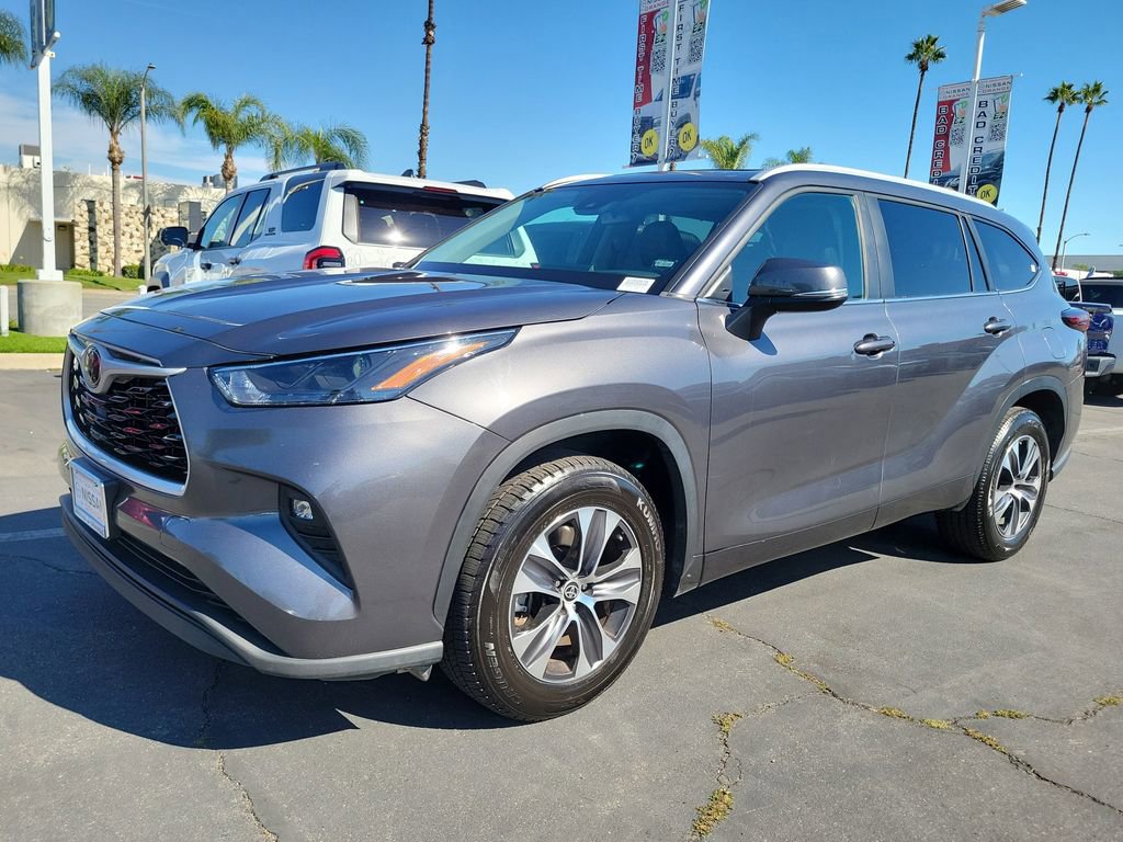 Used 2024 Toyota Highlander XLE image 31