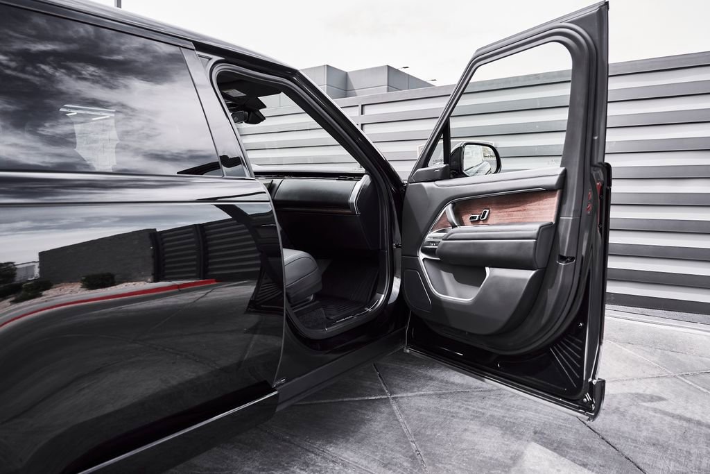 Used 2025 Land Rover Range Rover Long Wheelbase SE image 18