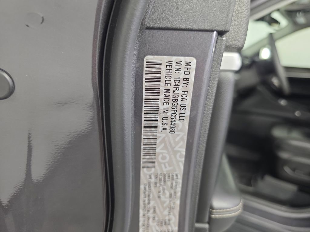 Used 2023 Jeep Grand Cherokee Limited RWD image 38