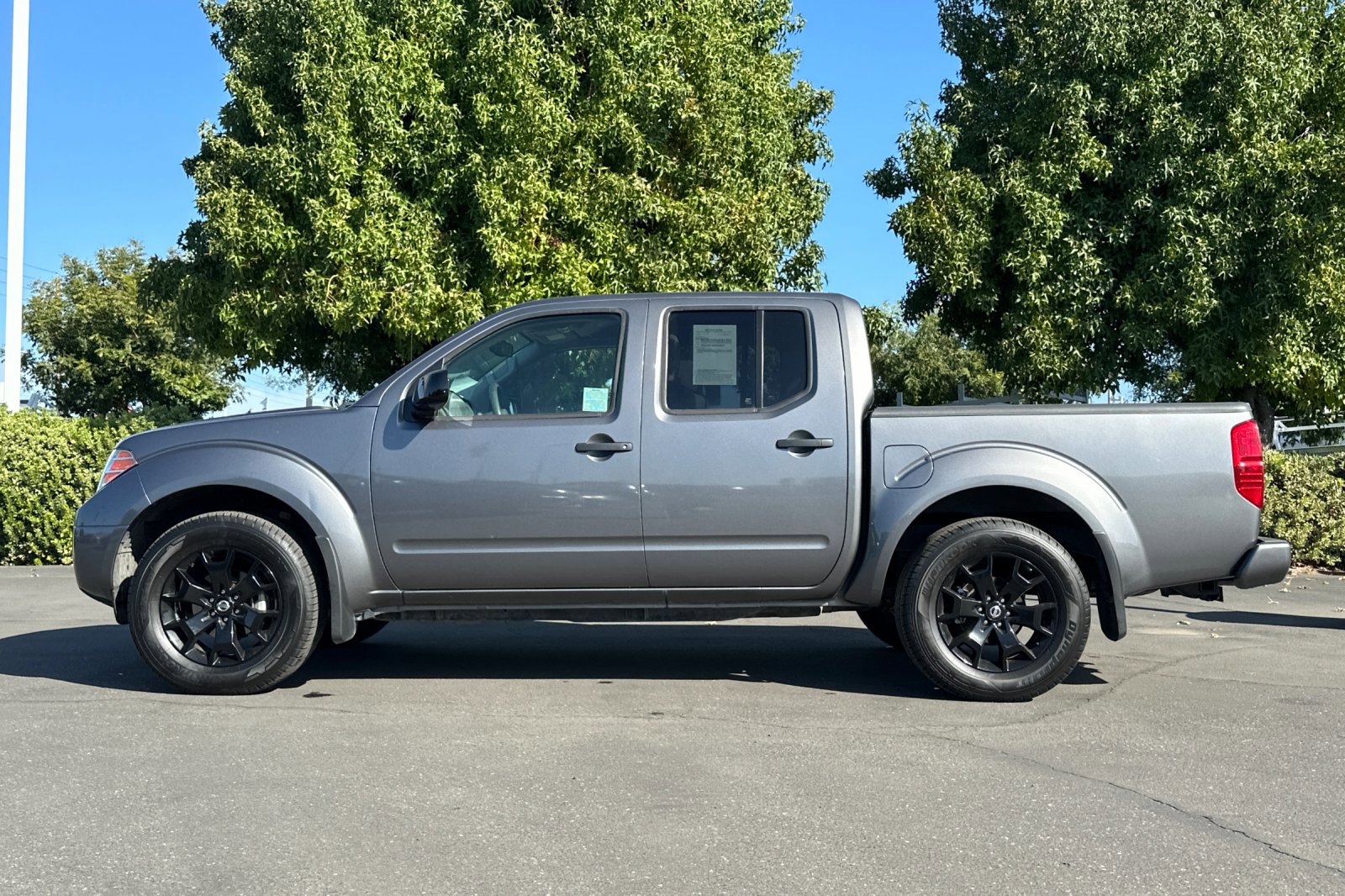 Used 2021 Nissan Frontier SV w/ Midnight Edition Floor Mats image 7