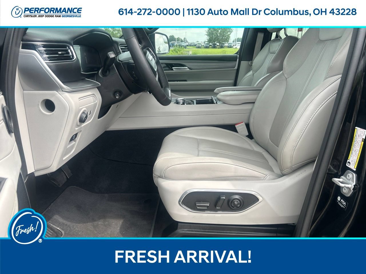 Used 2025 Jeep Wagoneer 4WD image 12