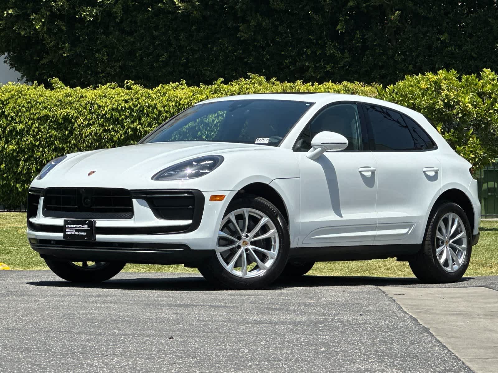 Certified 2025 Porsche Macan AWD/4WD image 1