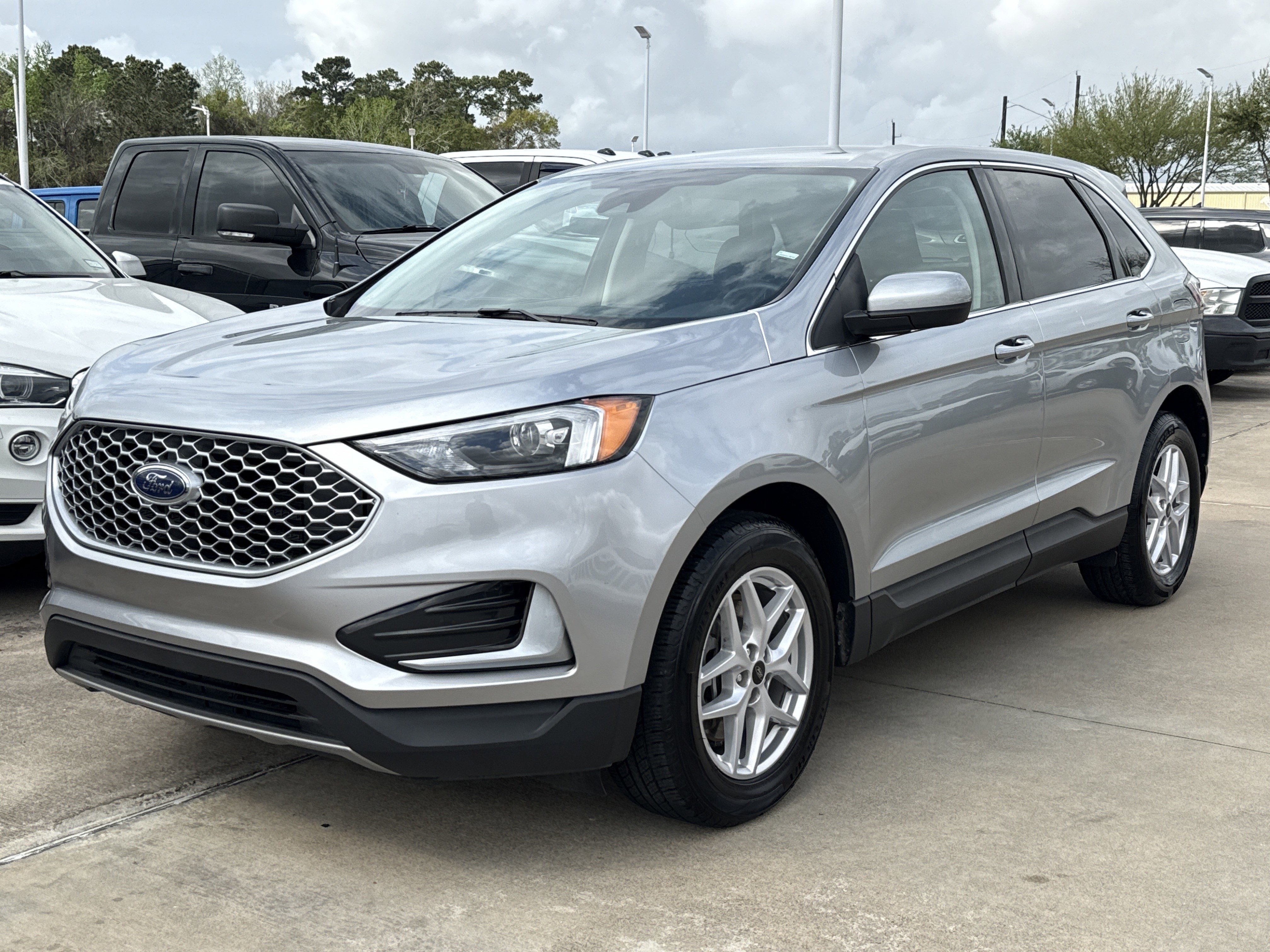 Used 2024 Ford Edge SEL image 2