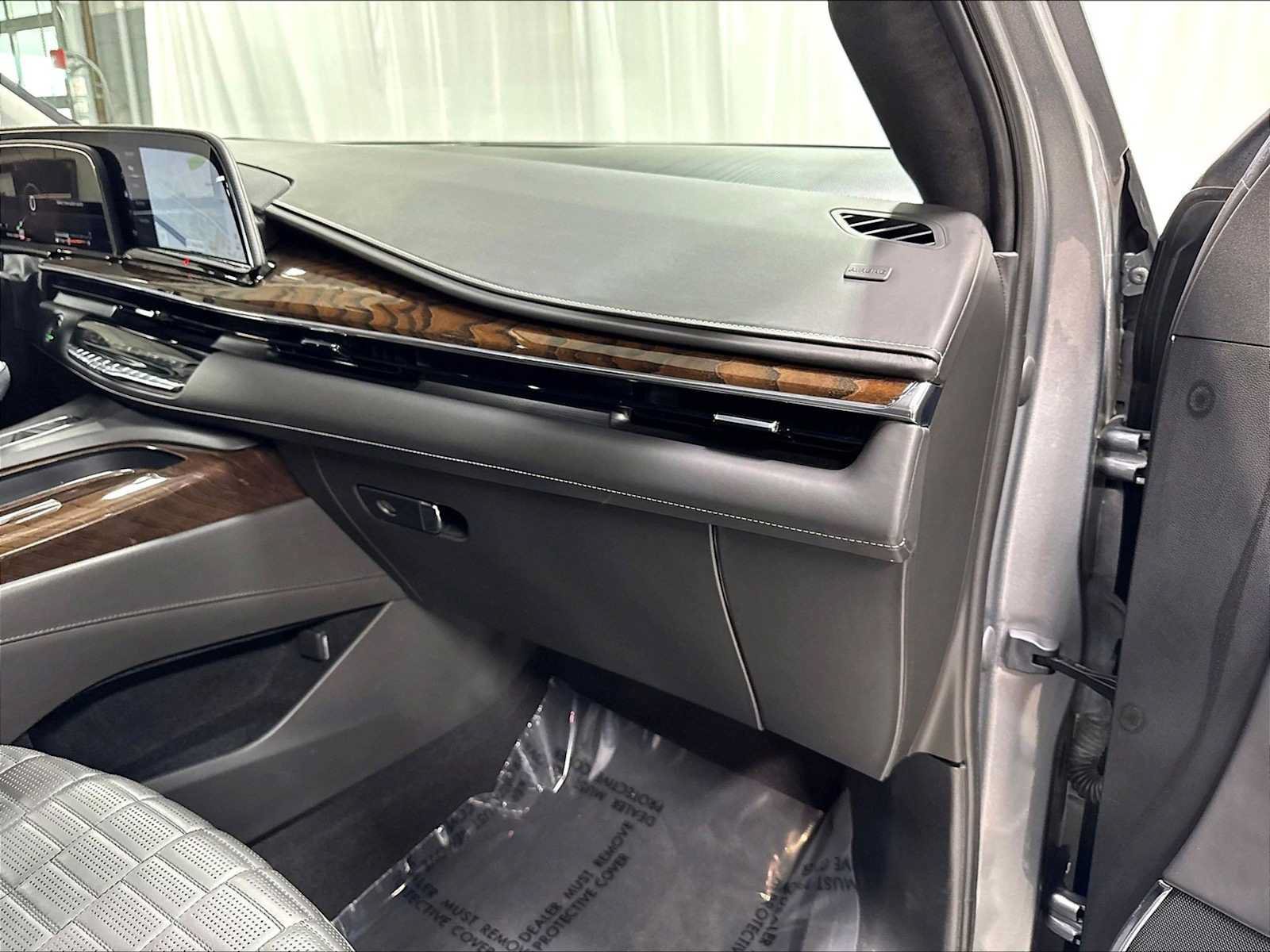 Used 2023 Cadillac Escalade Sport Platinum w/ LPO, ONYX Package AWD/4WD image 27