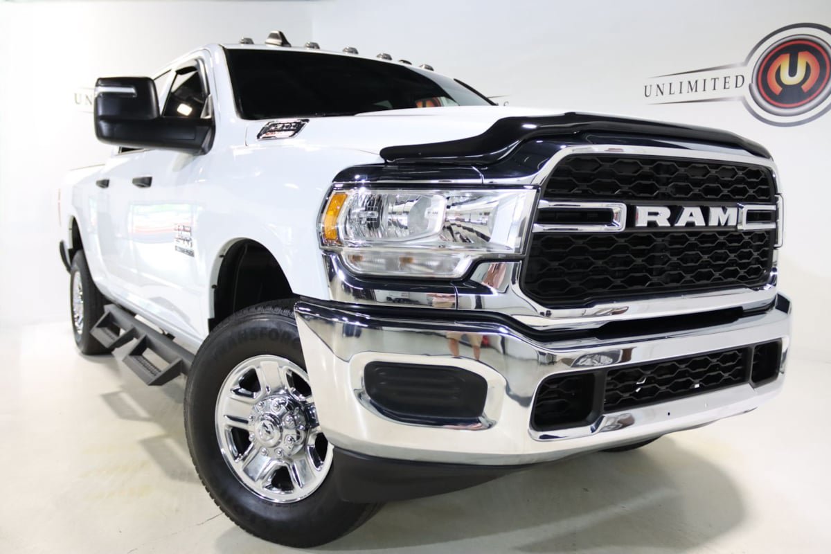 Used 2024 RAM 2500 Tradesman w/ Chrome Appearance Group AWD/4WD image 9