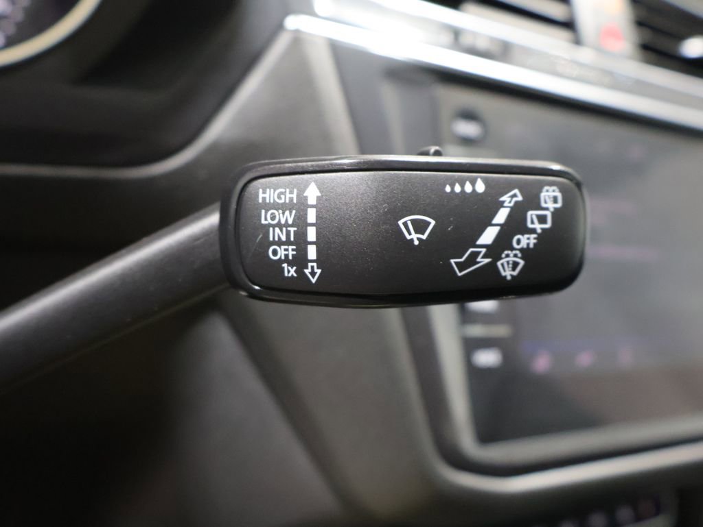 Used 2021 Volkswagen Tiguan SE R-Line image 39