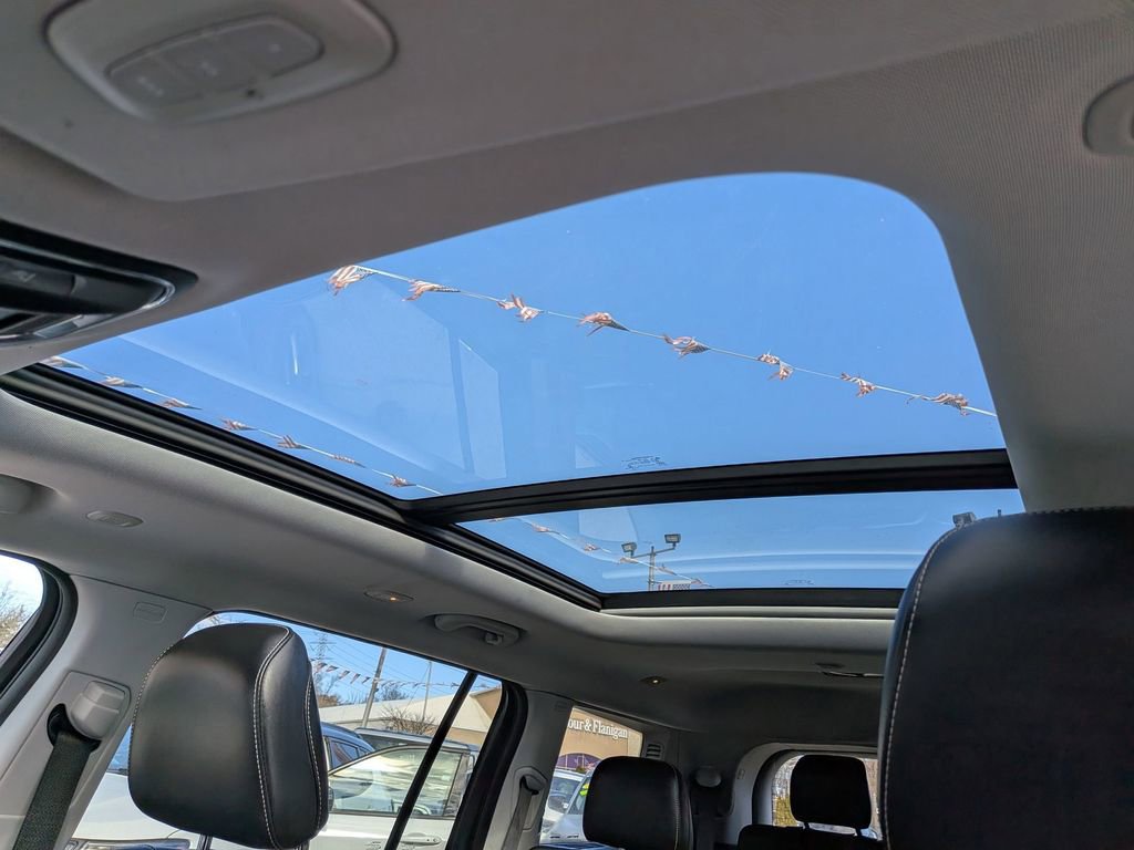 Certified 2023 Jeep Grand Cherokee L Limited w/ Black Appearance Package image 22