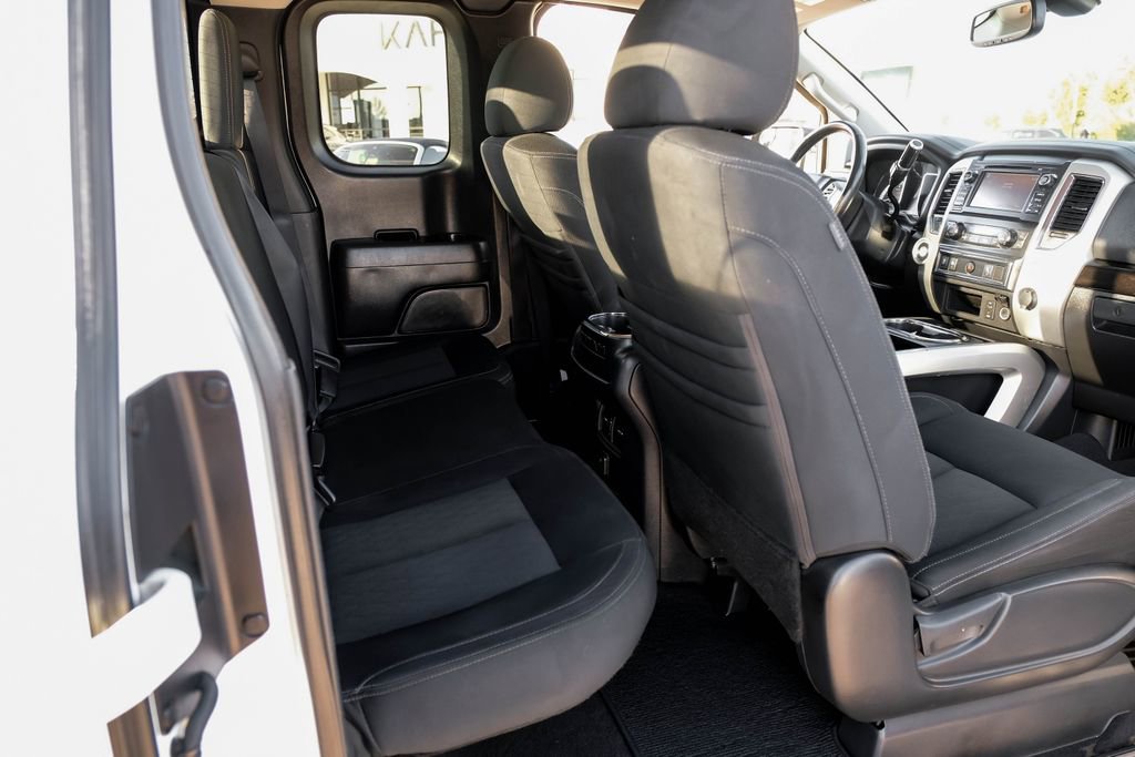 Used 2017 Nissan Titan SV image 33