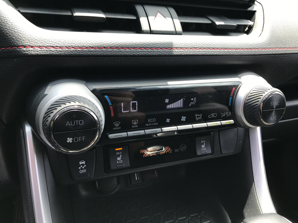 Used 2021 Toyota RAV4 SE w/ Weather & Moonroof Package AWD/4WD image 23