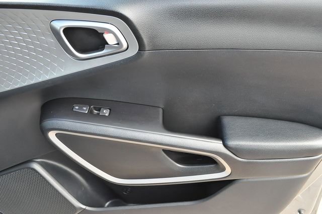Used 2023 Kia Soul LX w/ LX Technology Package image 24
