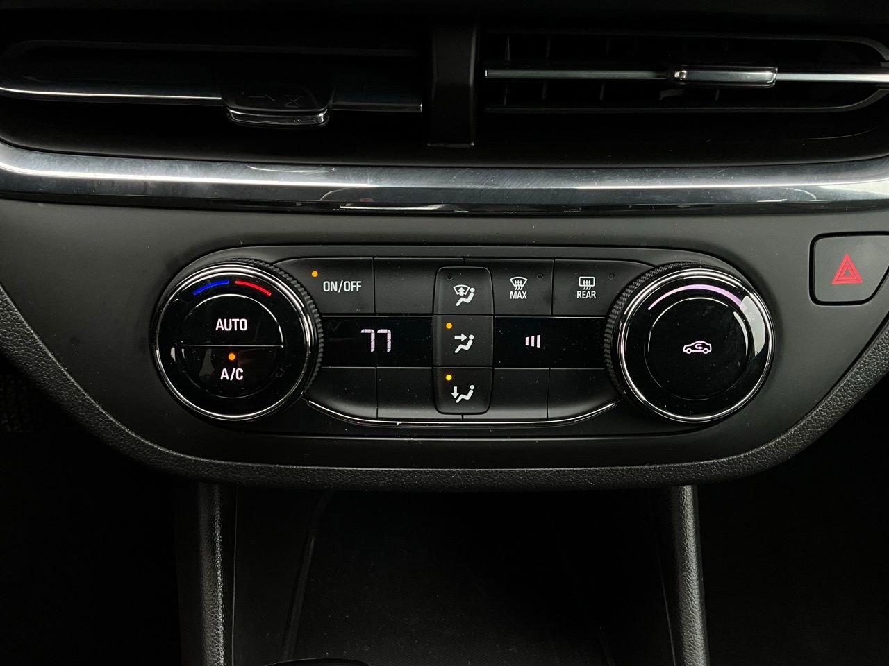 Used 2025 Buick Envista Preferred image 26