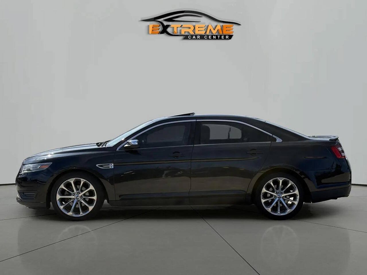 Used 2013 Ford Taurus Limited FWD image 3