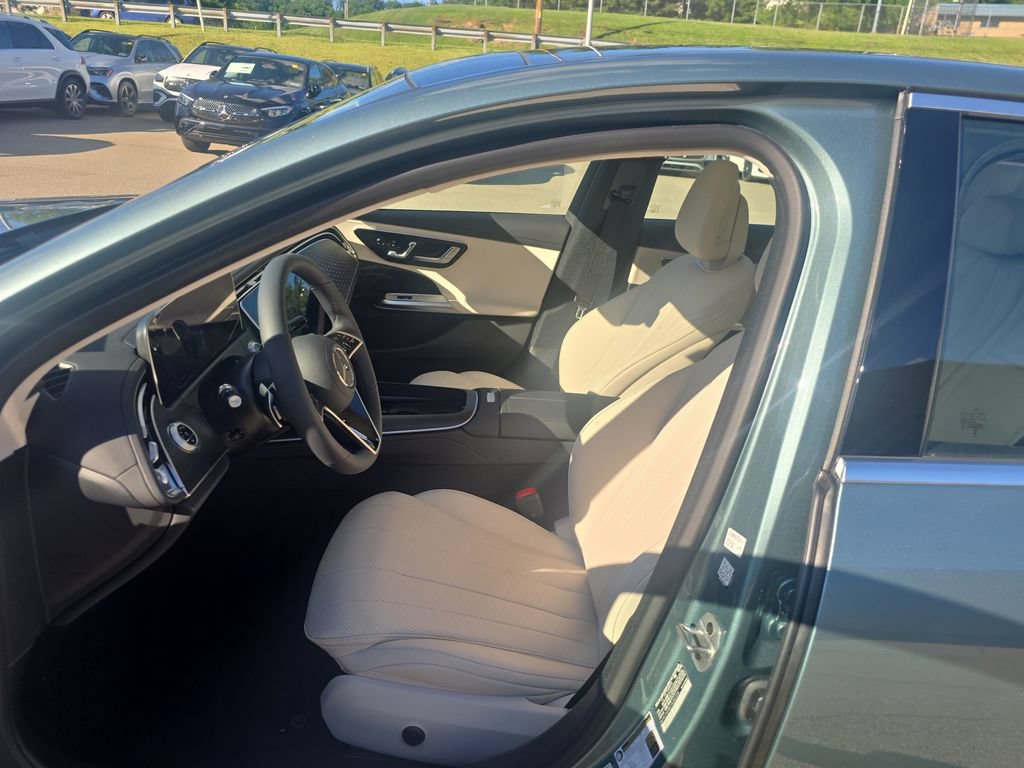 New 2026 Mercedes-Benz E 350 4MATIC Sedan image 9