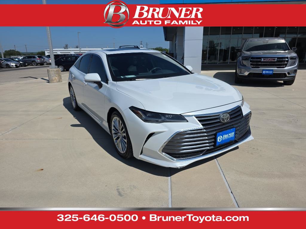 Used 2019 Toyota Avalon Limited FWD image 1
