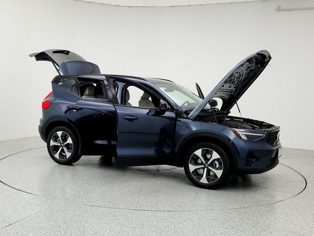 New 2026 Volvo XC40 B4 Plus w/ Climate Package FWD image 10