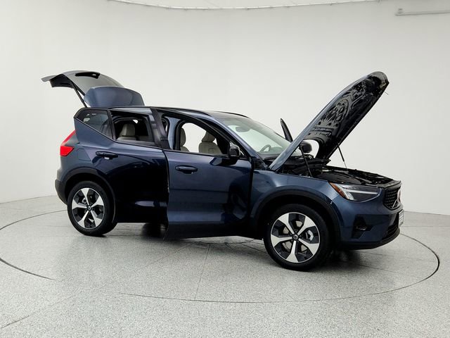New 2026 Volvo XC40 B4 Plus w/ Climate Package image 10